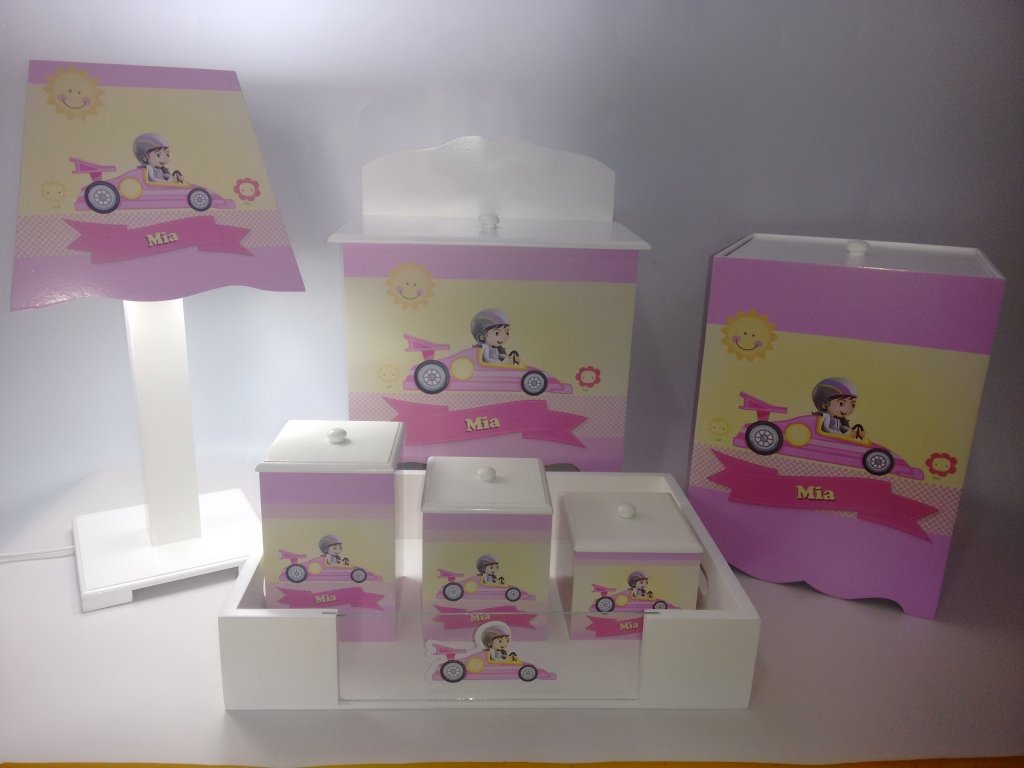 Kit de peças para quarto de bebê personalizado em MDF - Garota em Carro de Corrida 
